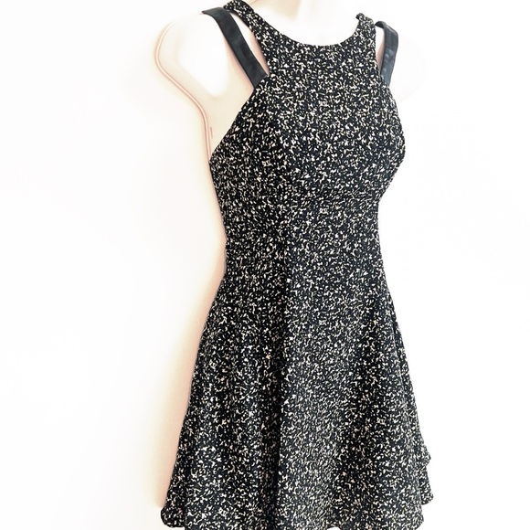 BCBGeneration Fit & Flare Scoop Neck Patterned Mini Skater Dress Size 0 Multi - Picture 3 of 10